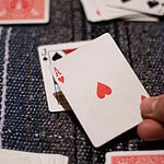 Điểm số được tính dựa trên số lượng lá bài người chơi ăn được và giá trị của từng lá