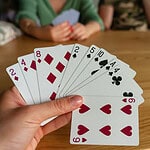 Tiến lên miền Nam là trò chơi bài quen thuộc với luật chơi đơn giản