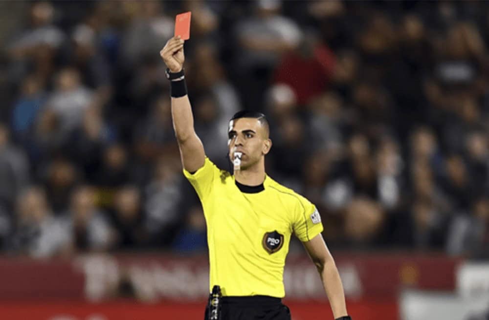 Trọng tài và tiêu chuẩn rút thẻ ảnh hưởng